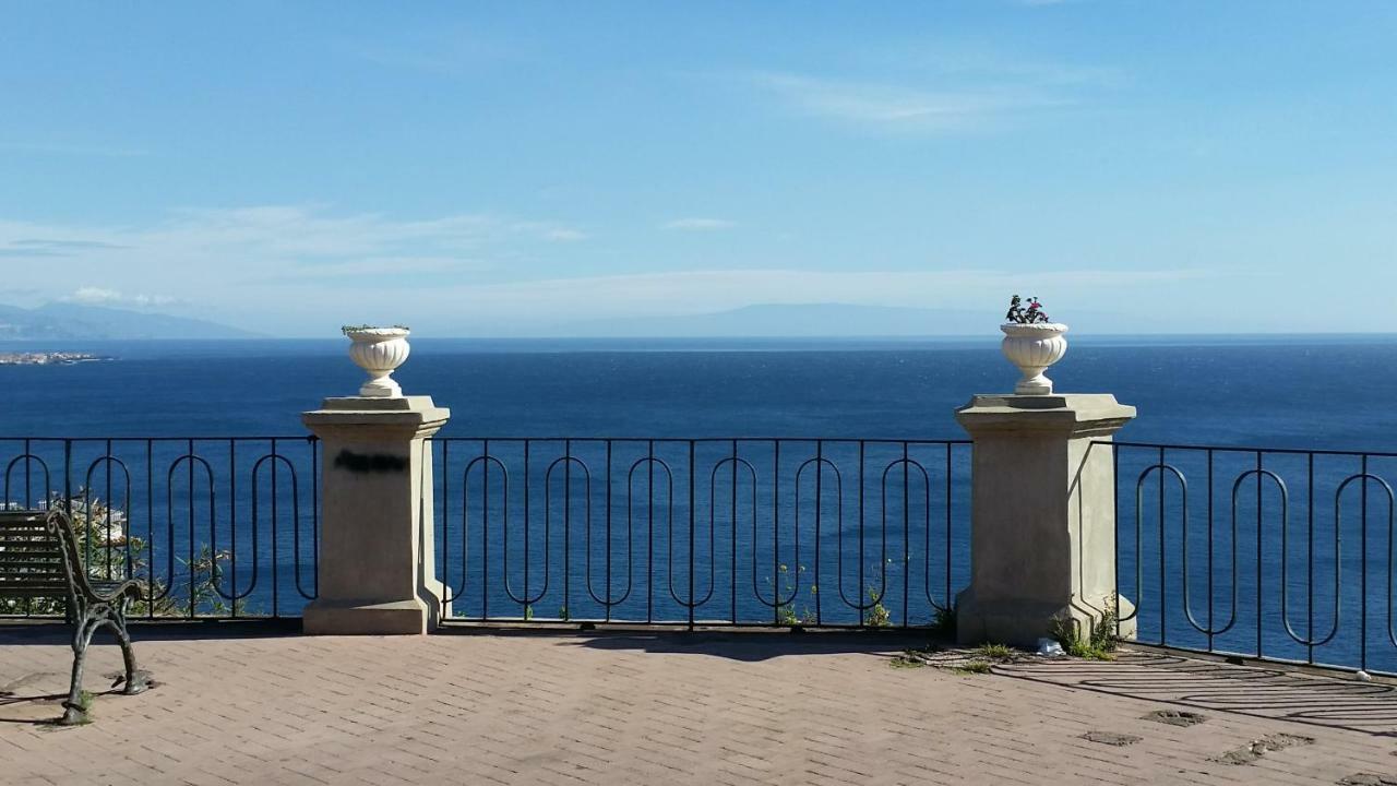 L.T. Metis Hotel Acireale Exterior foto